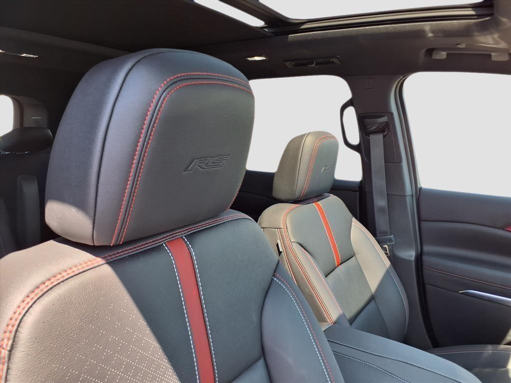 used 2024 Chevrolet Traverse car, priced at $54,998