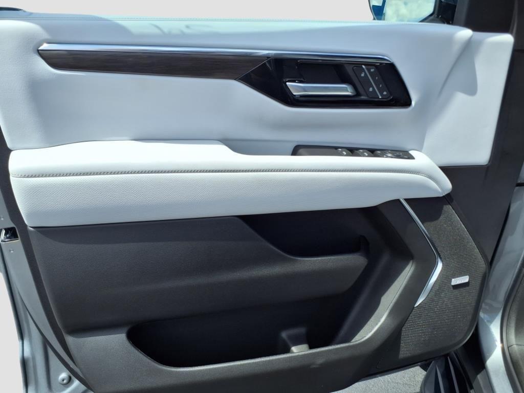 new 2025 Chevrolet Tahoe car, priced at $74,415