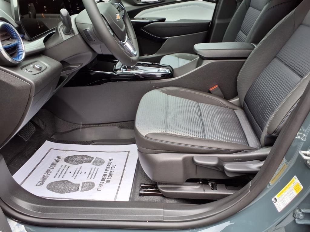new 2025 Chevrolet Trax car, priced at $26,590