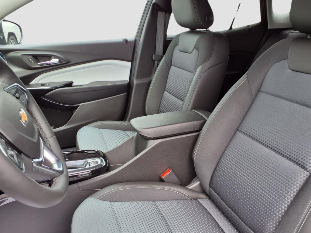 new 2025 Chevrolet Trax car, priced at $26,590