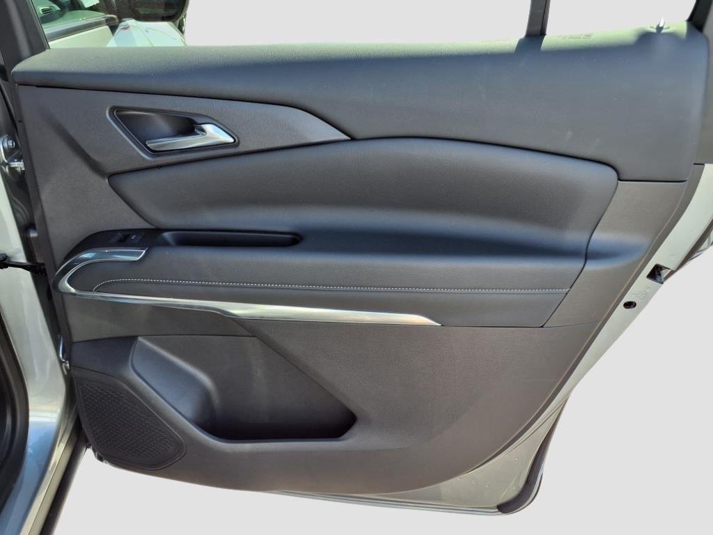 used 2025 Chevrolet Traverse car, priced at $37,035