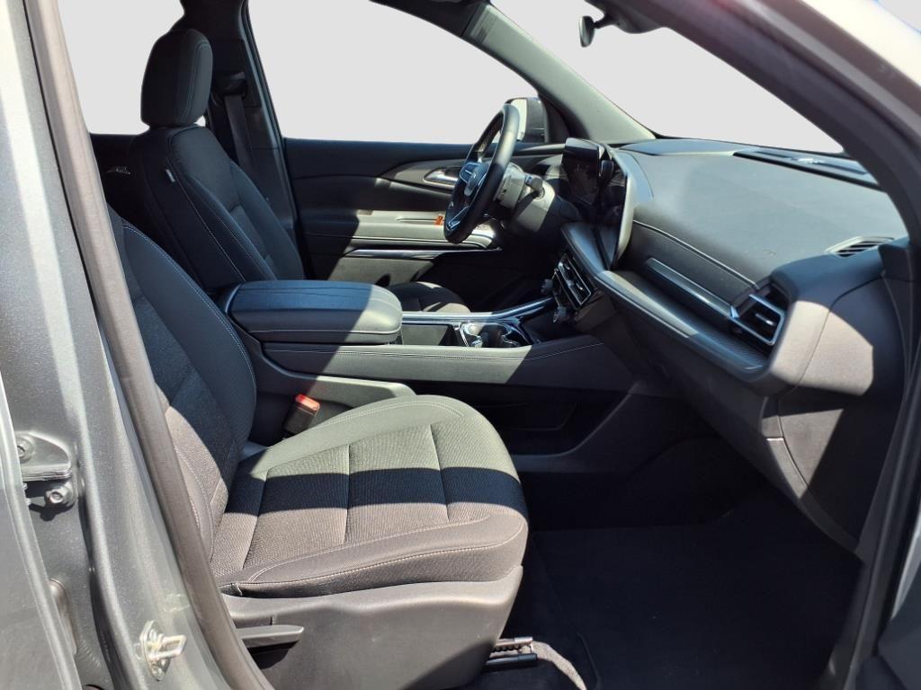 used 2025 Chevrolet Traverse car, priced at $37,035