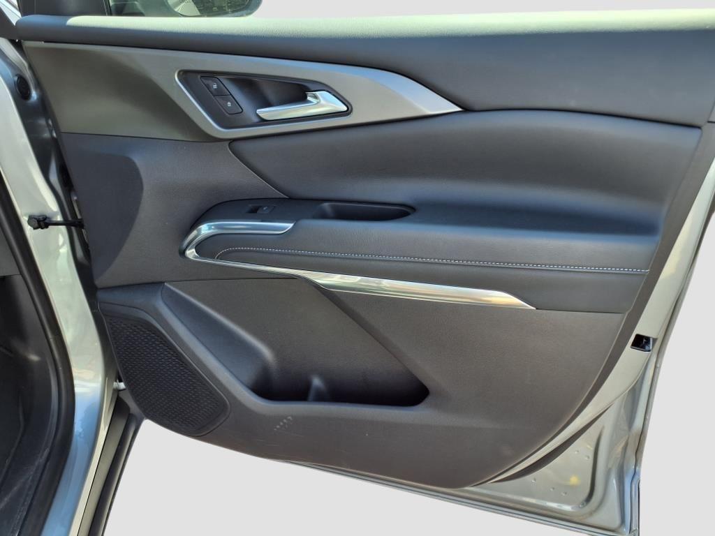 used 2025 Chevrolet Traverse car, priced at $37,035