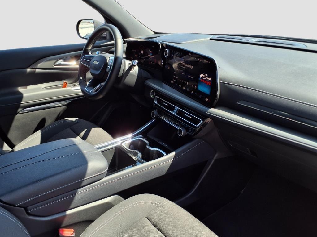 used 2025 Chevrolet Traverse car, priced at $37,035