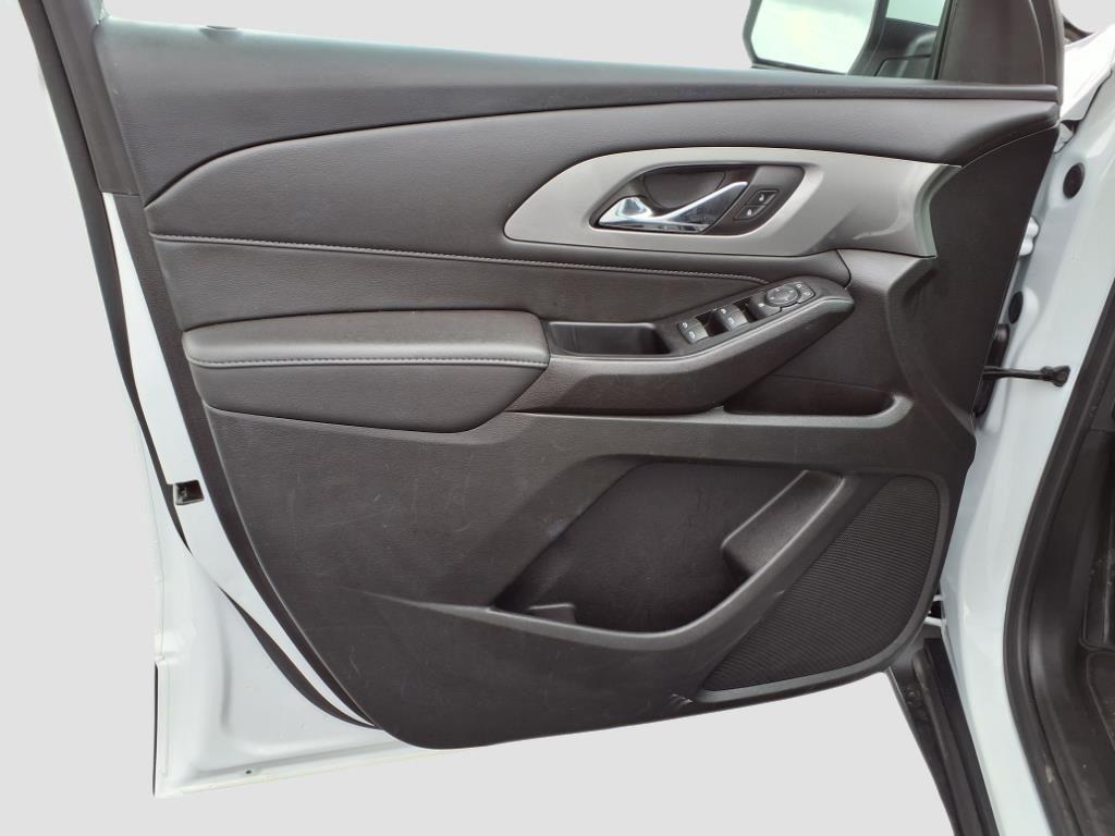 used 2023 Chevrolet Traverse car, priced at $28,828
