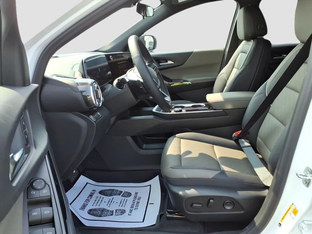 new 2026 Chevrolet Equinox car, priced at $33,832