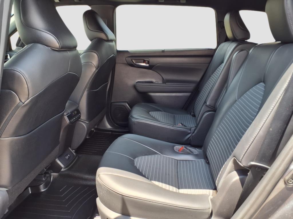 used 2021 Toyota Highlander car, priced at $34,876
