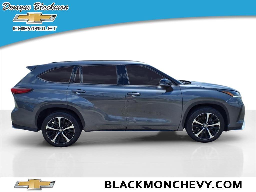 used 2021 Toyota Highlander car, priced at $34,876