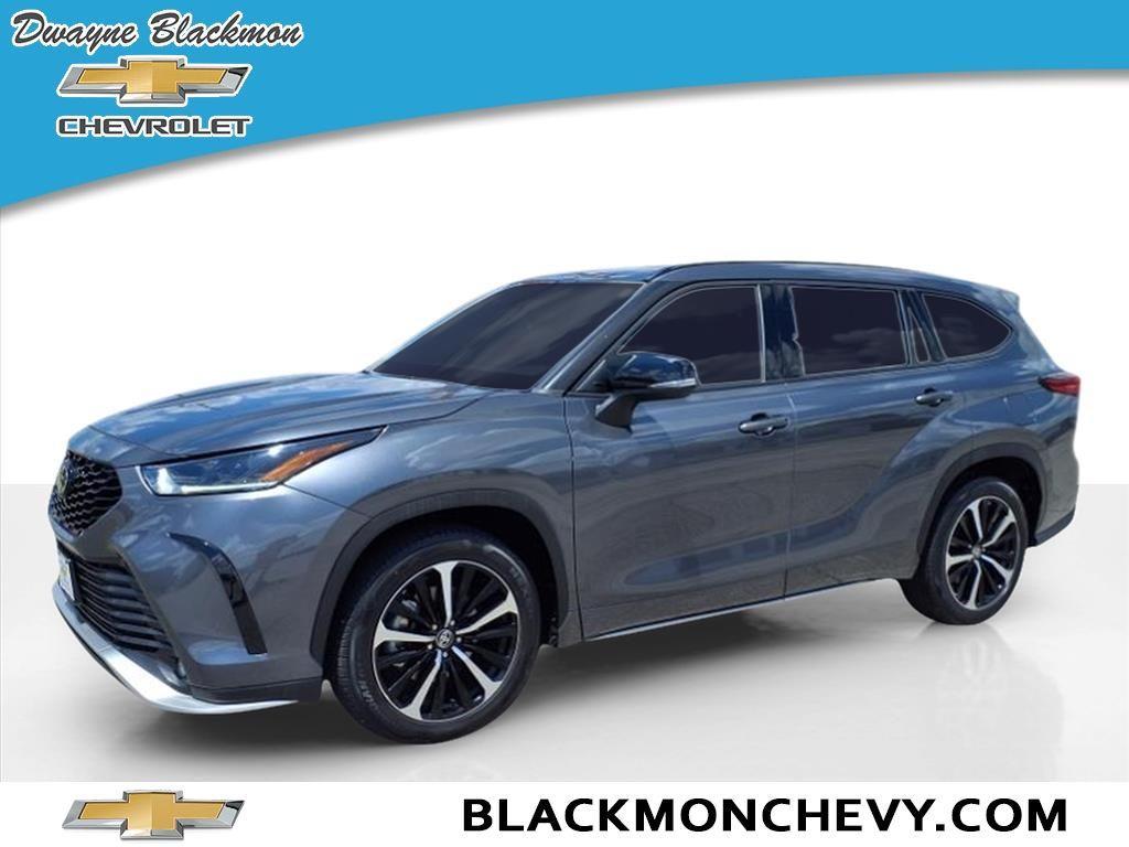 used 2021 Toyota Highlander car, priced at $34,876