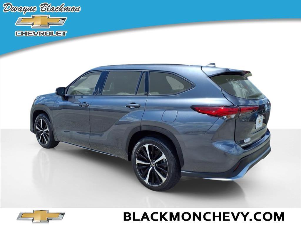 used 2021 Toyota Highlander car, priced at $34,876