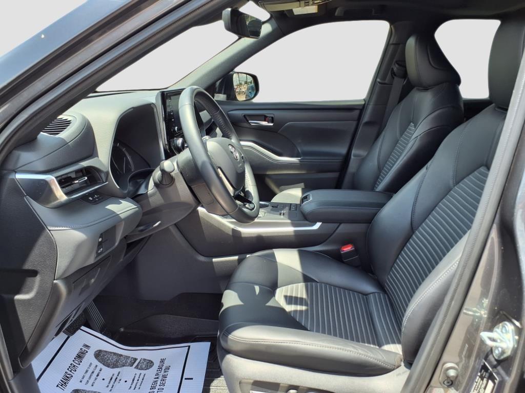 used 2021 Toyota Highlander car, priced at $34,876