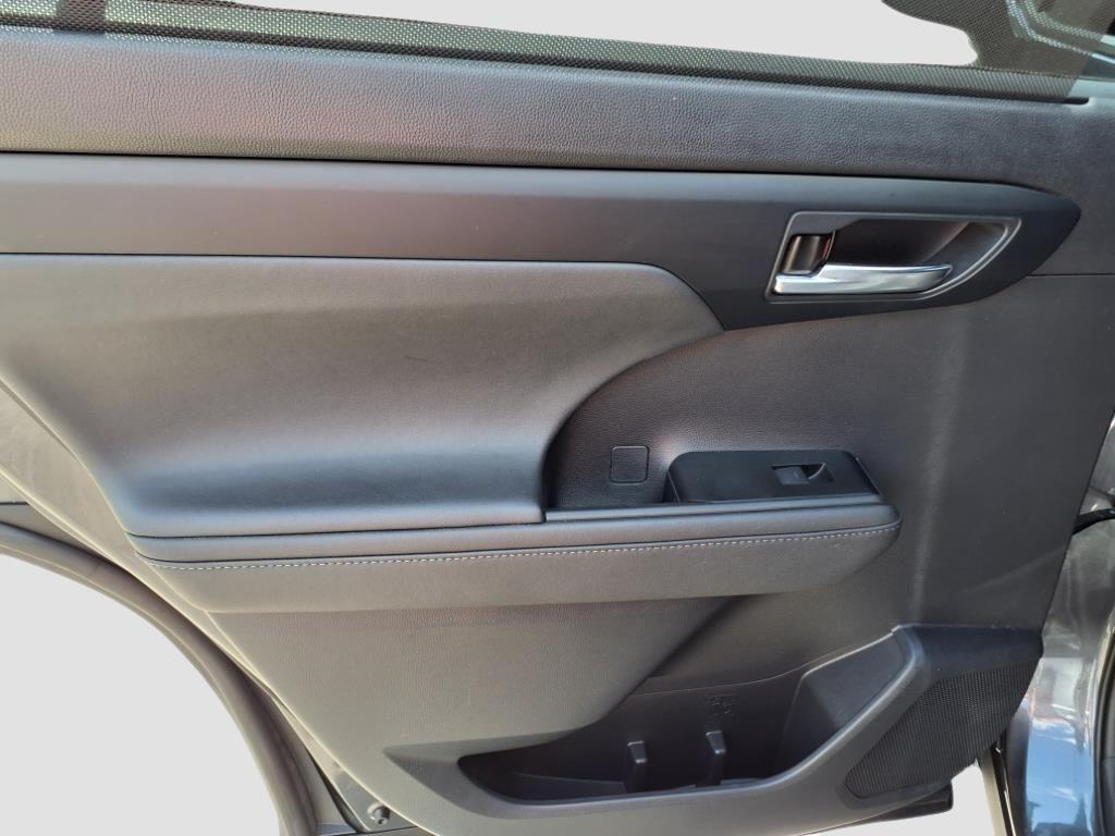 used 2021 Toyota Highlander car, priced at $34,876