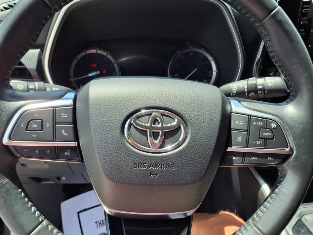 used 2021 Toyota Highlander car, priced at $34,876
