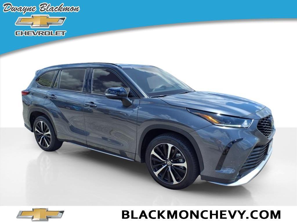 used 2021 Toyota Highlander car, priced at $34,876