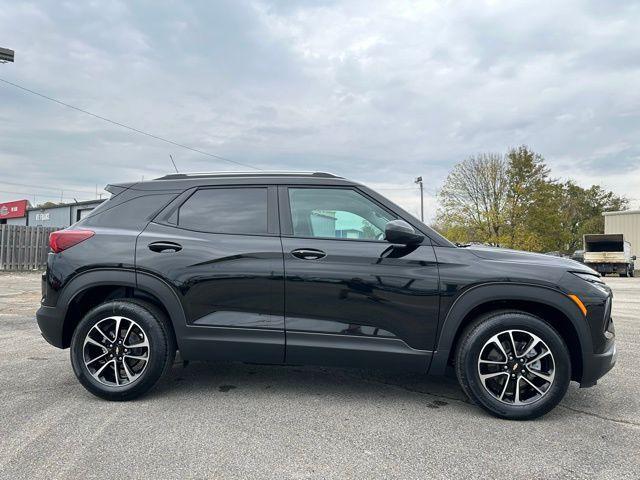 new 2025 Chevrolet TrailBlazer car, priced at $28,150