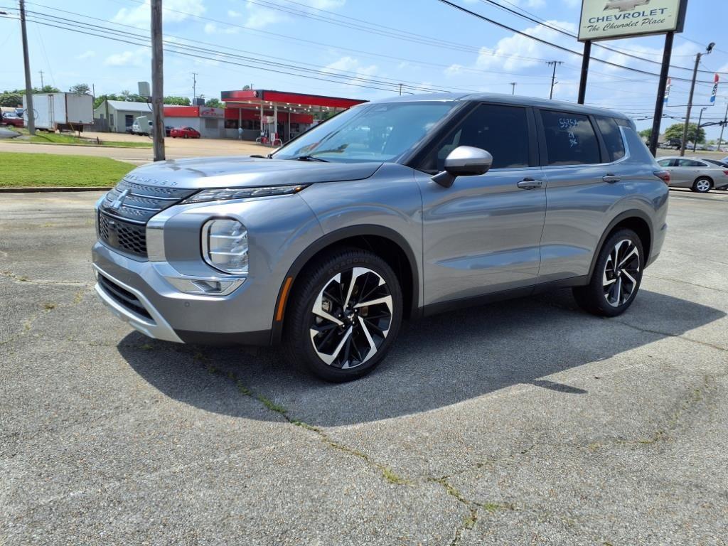 used 2024 Mitsubishi Outlander car, priced at $27,458