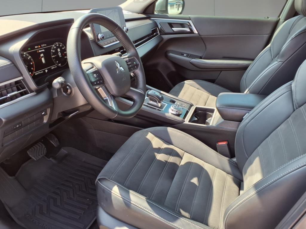 used 2024 Mitsubishi Outlander car, priced at $27,491