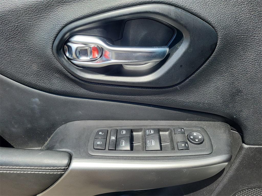 used 2021 Jeep Cherokee car, priced at $23,048