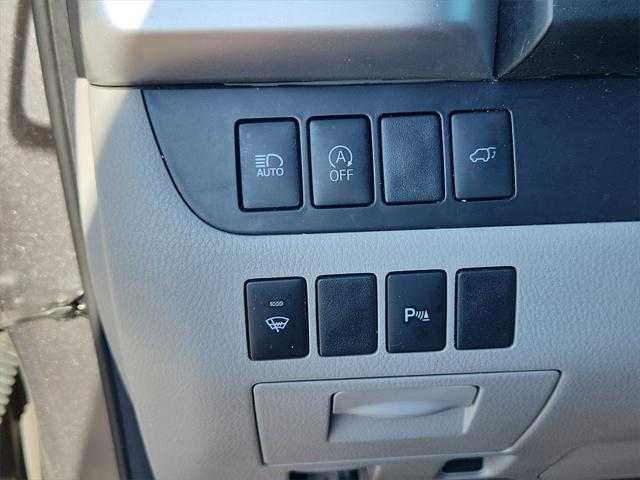 used 2018 Toyota Highlander car, priced at $24,514