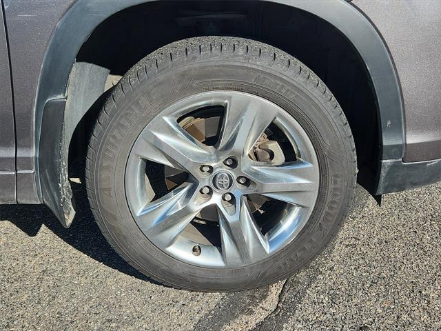 used 2018 Toyota Highlander car, priced at $24,514