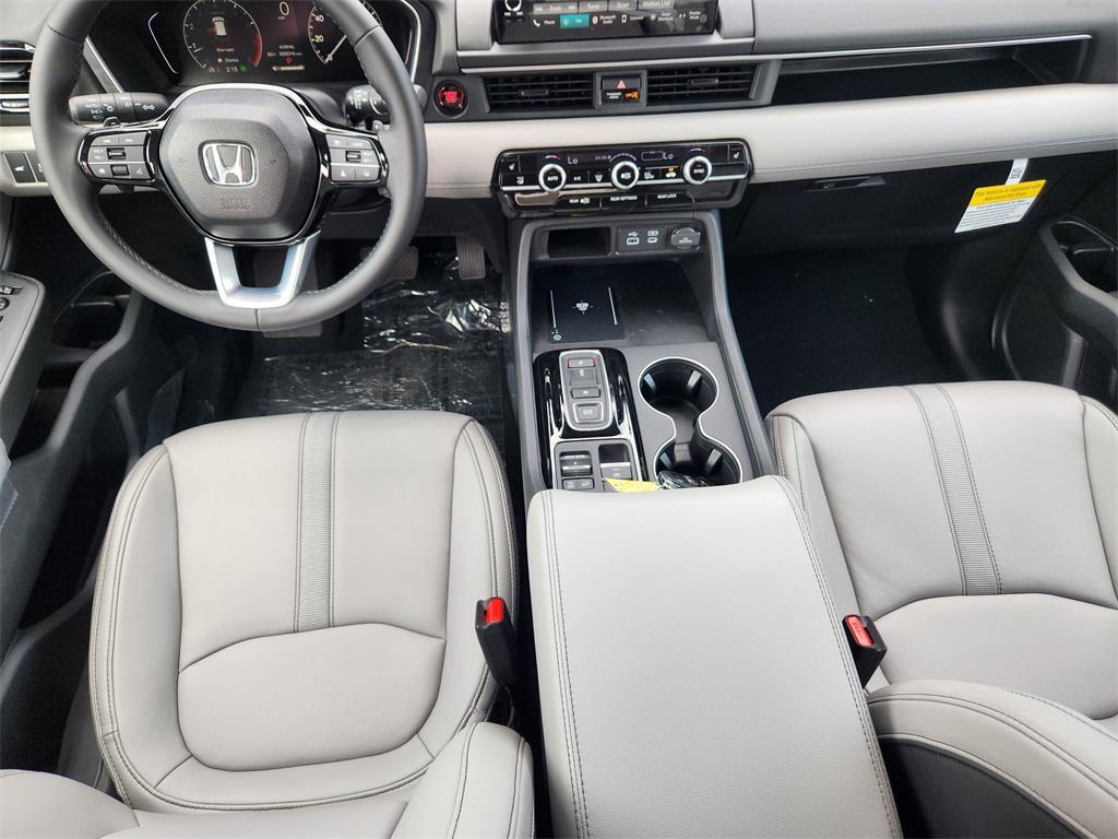new 2025 Honda Pilot car, priced at $48,235