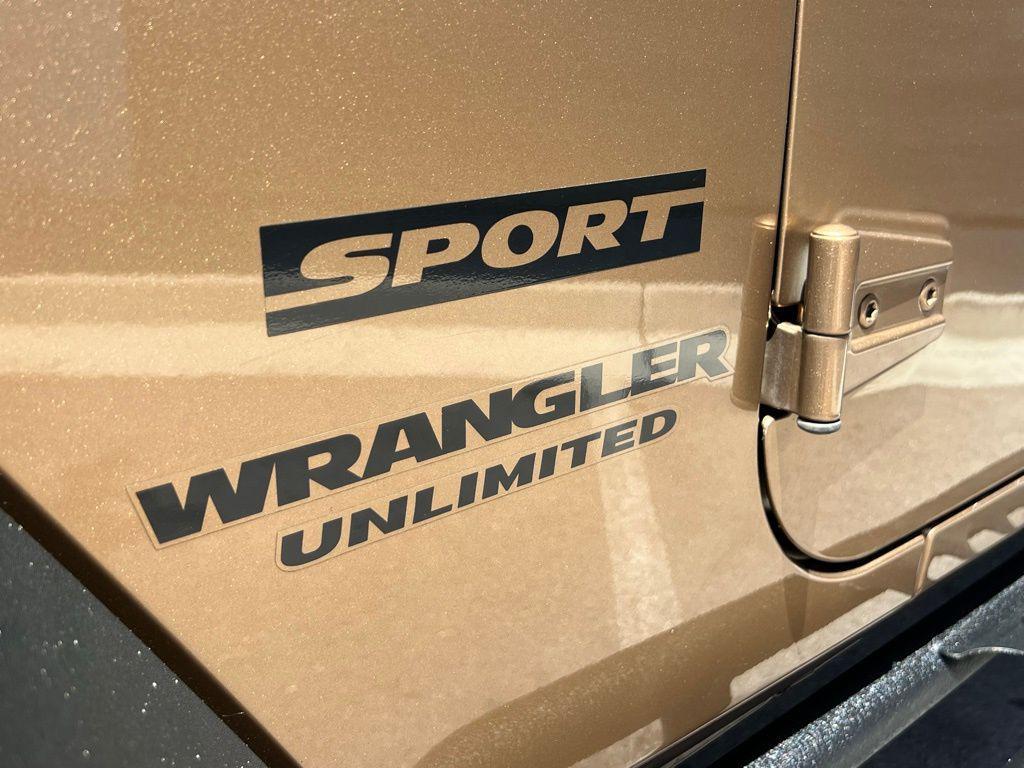 used 2015 Jeep Wrangler Unlimited car, priced at $19,995