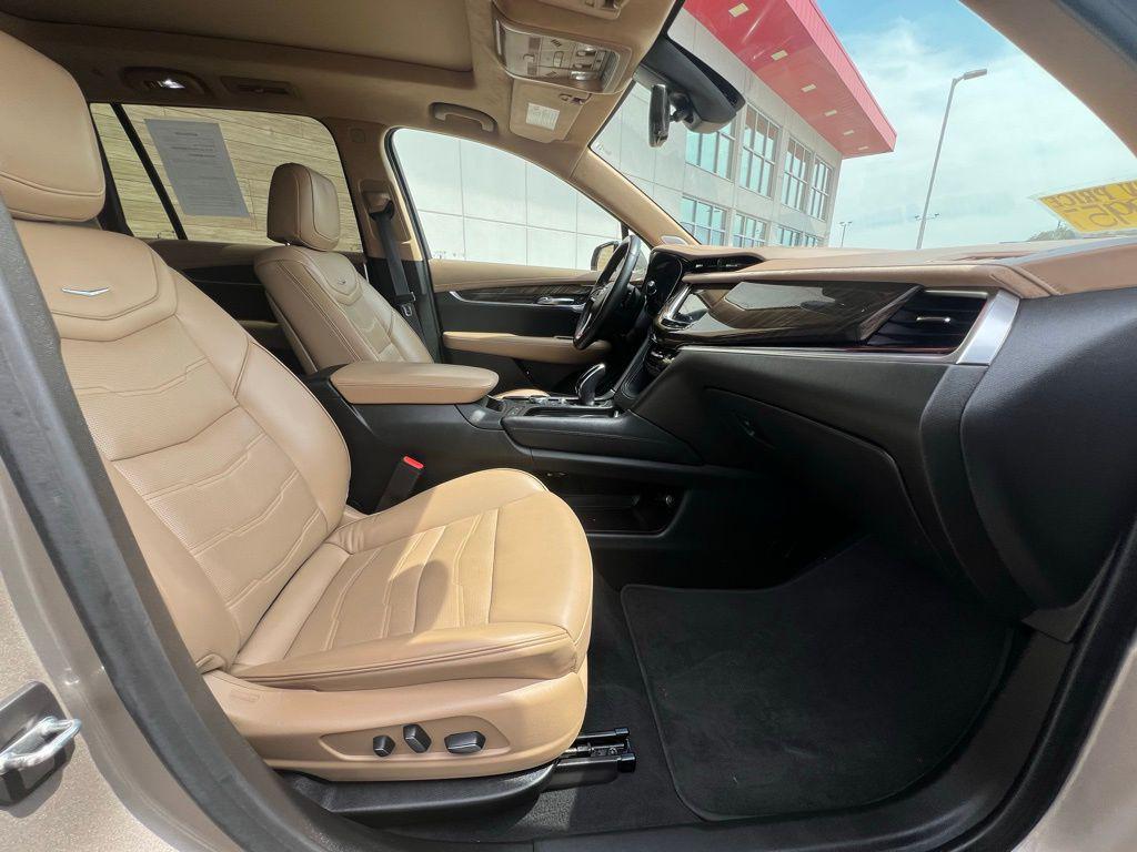 used 2022 Cadillac XT6 car, priced at $36,494