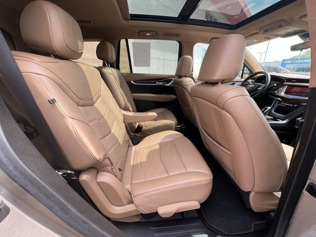used 2022 Cadillac XT6 car, priced at $32,895