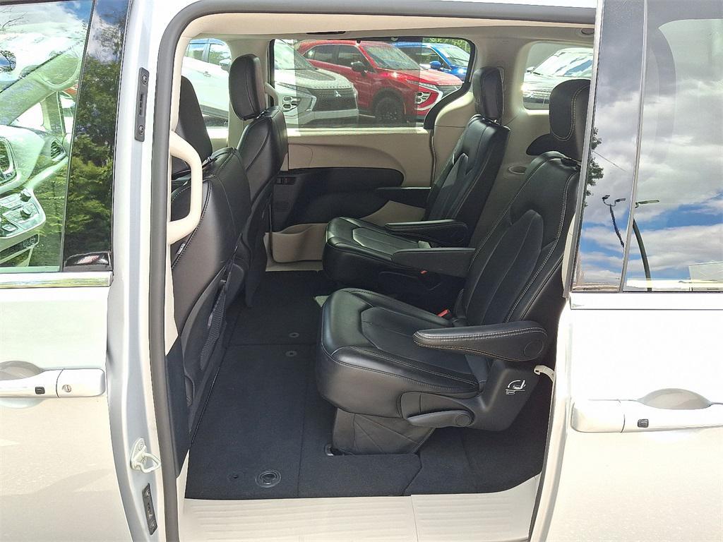 used 2024 Chrysler Pacifica car, priced at $29,742