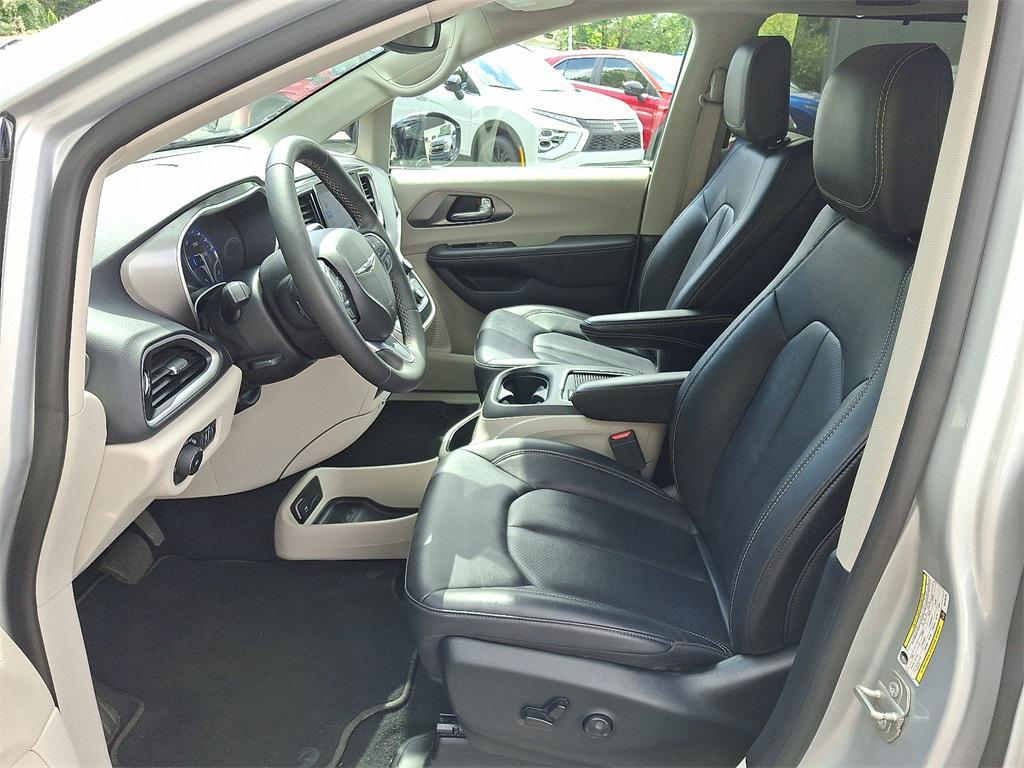used 2024 Chrysler Pacifica car, priced at $29,742