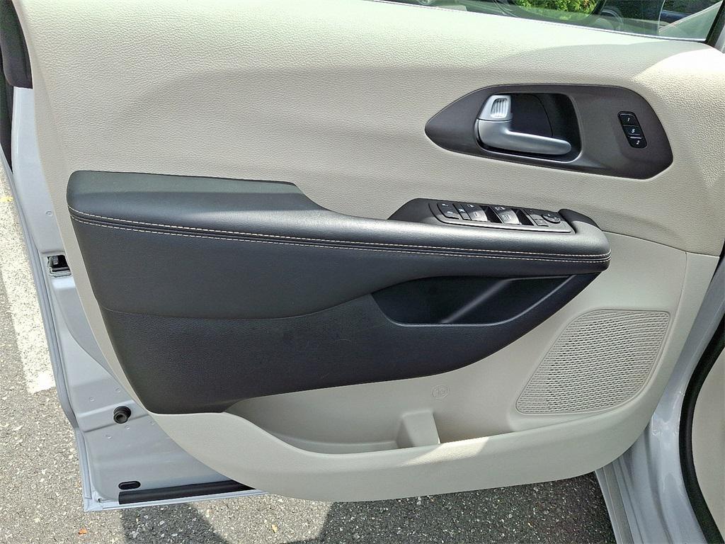 used 2024 Chrysler Pacifica car, priced at $29,742