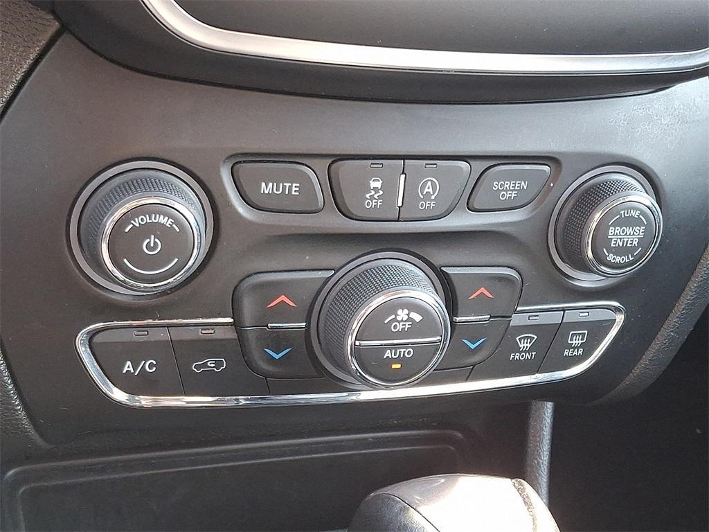 used 2023 Jeep Cherokee car, priced at $25,442