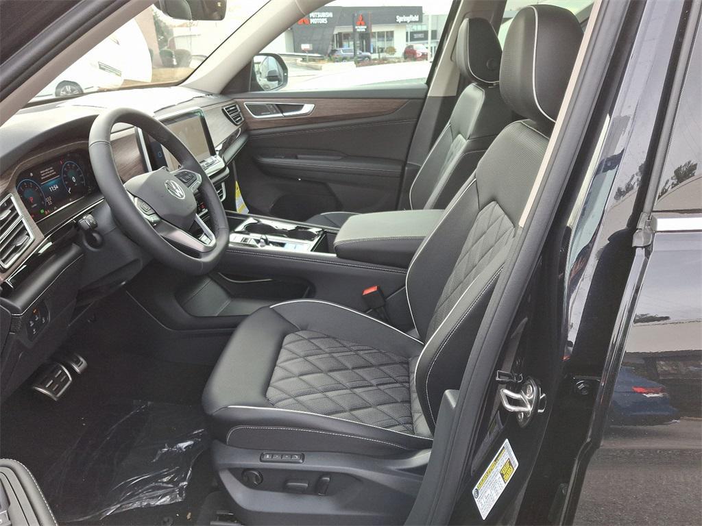 new 2025 Volkswagen Atlas car, priced at $52,746