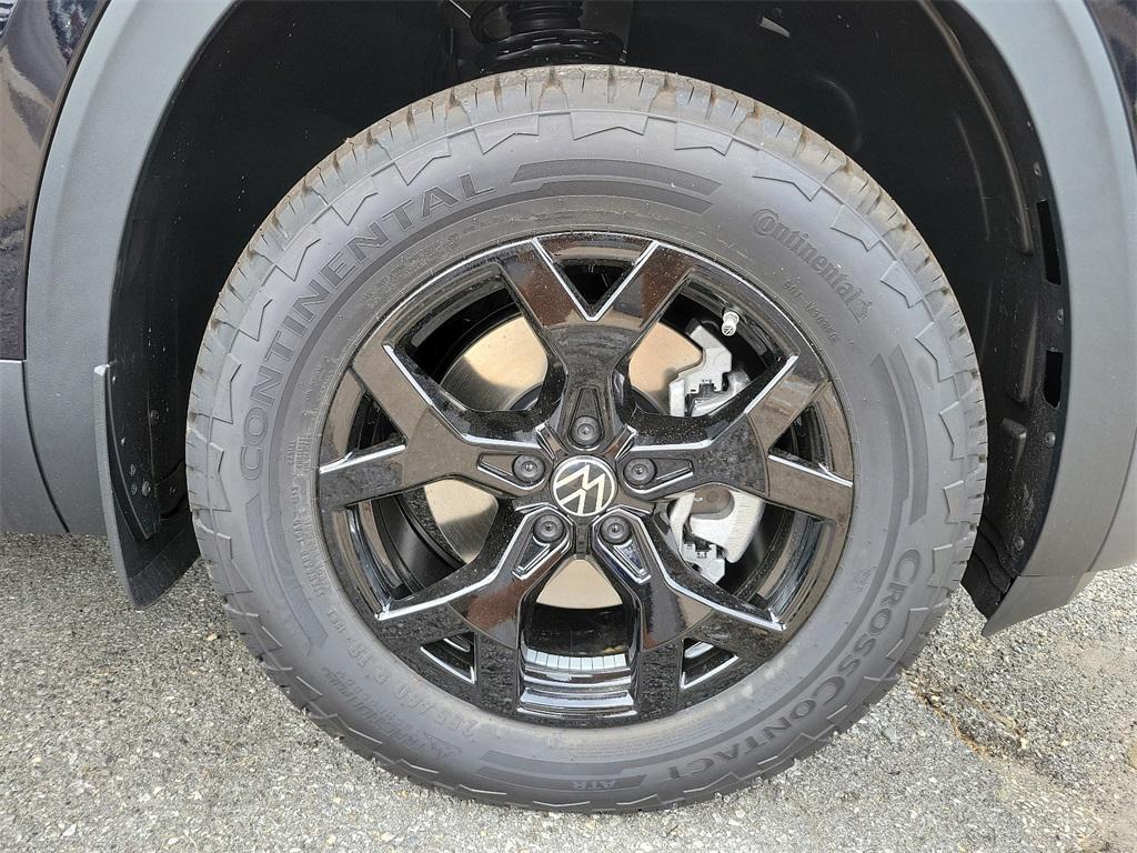 new 2024 Volkswagen Atlas car, priced at $50,676