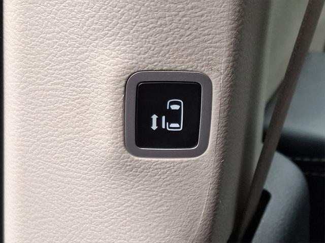 used 2023 Chrysler Pacifica car, priced at $25,442