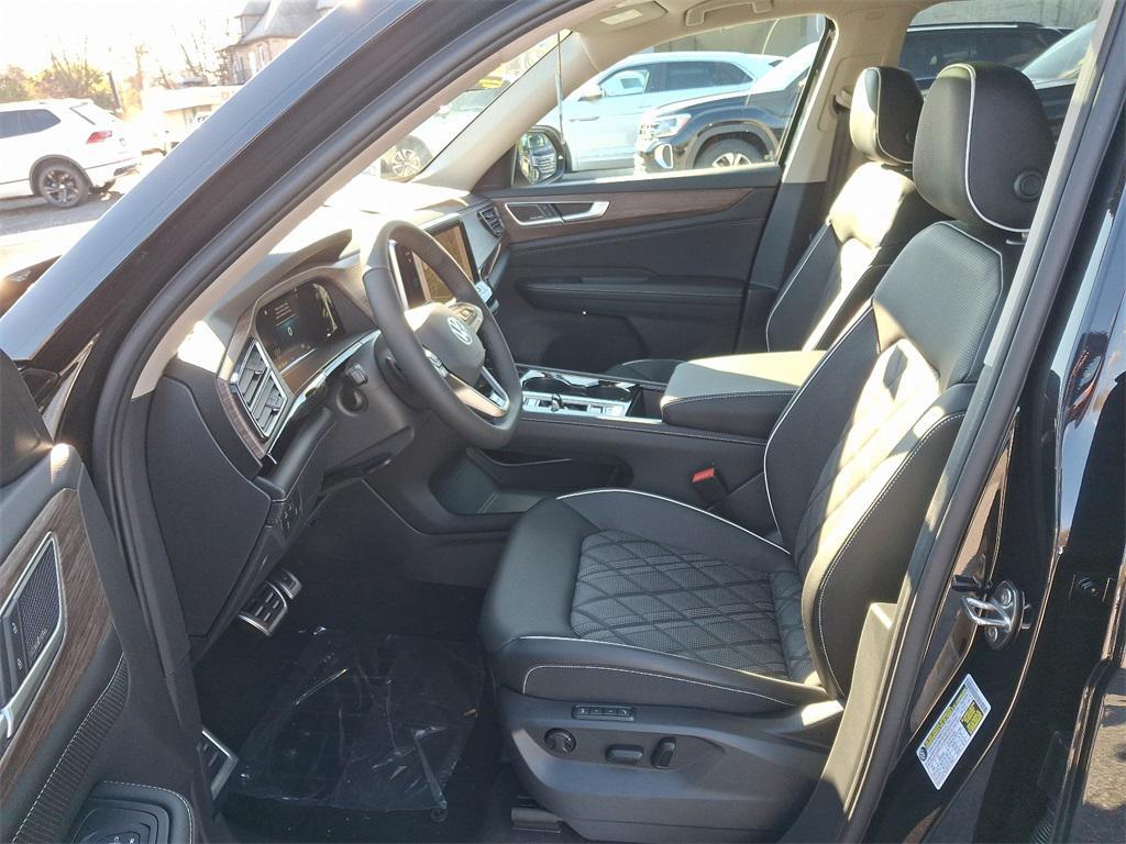 new 2025 Volkswagen Atlas car, priced at $52,636