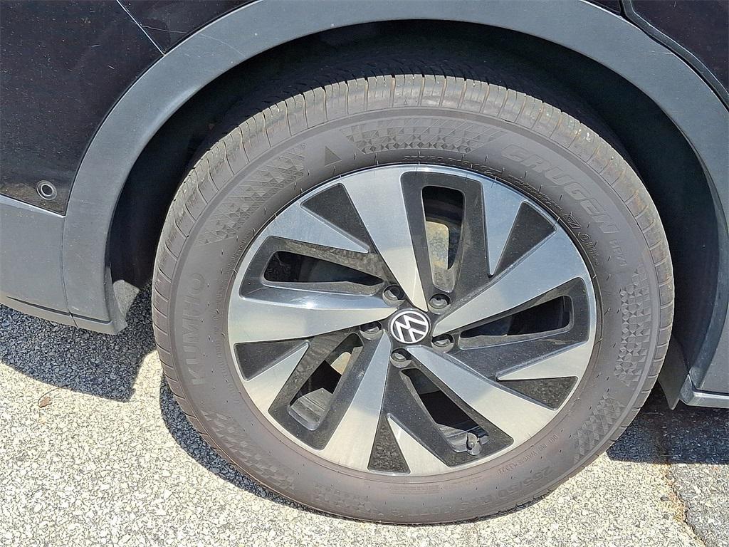 used 2023 Volkswagen ID.4 car, priced at $23,024