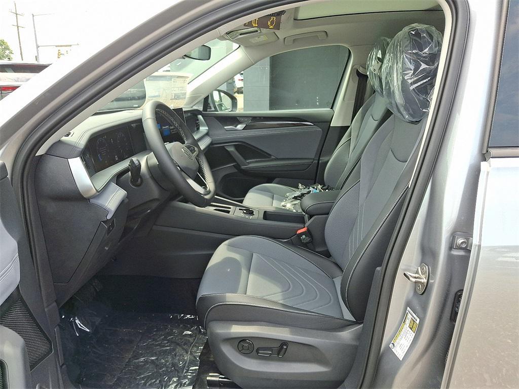 new 2025 Volkswagen Tiguan car, priced at $35,621