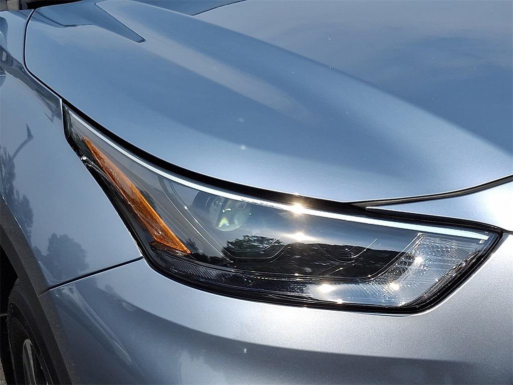 used 2023 Toyota Highlander car, priced at $42,742