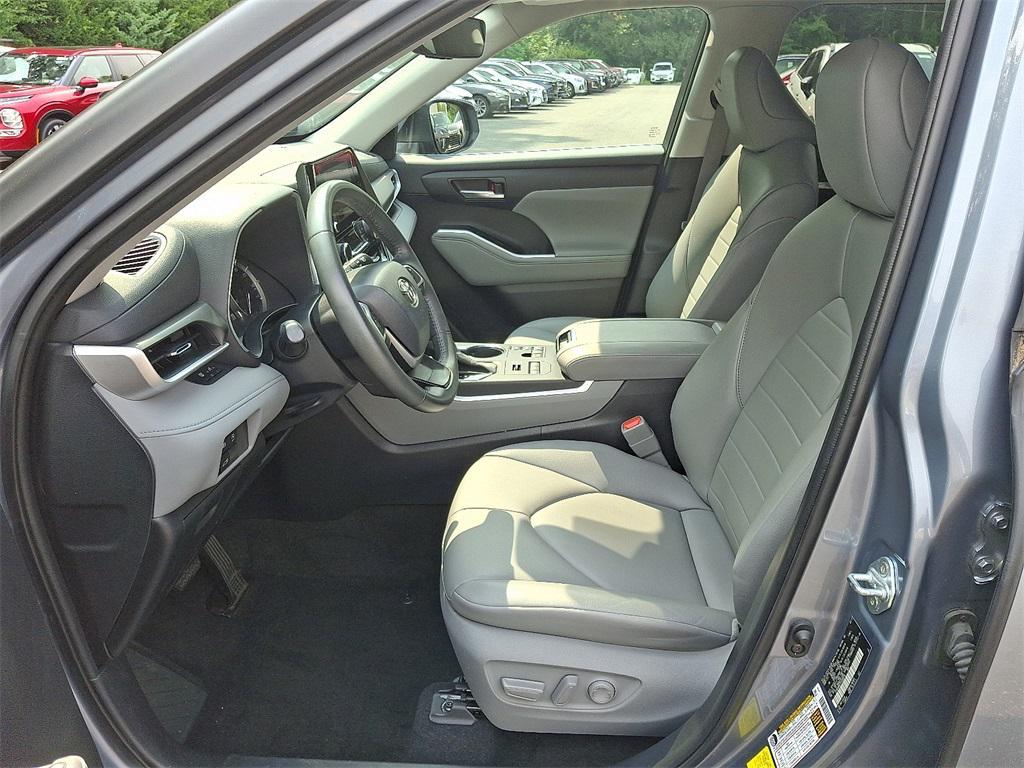 used 2023 Toyota Highlander car, priced at $42,742