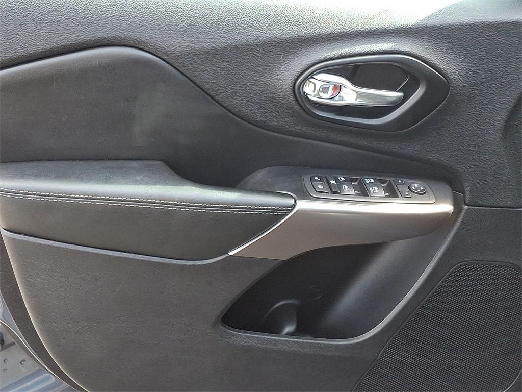 used 2021 Jeep Cherokee car, priced at $20,751