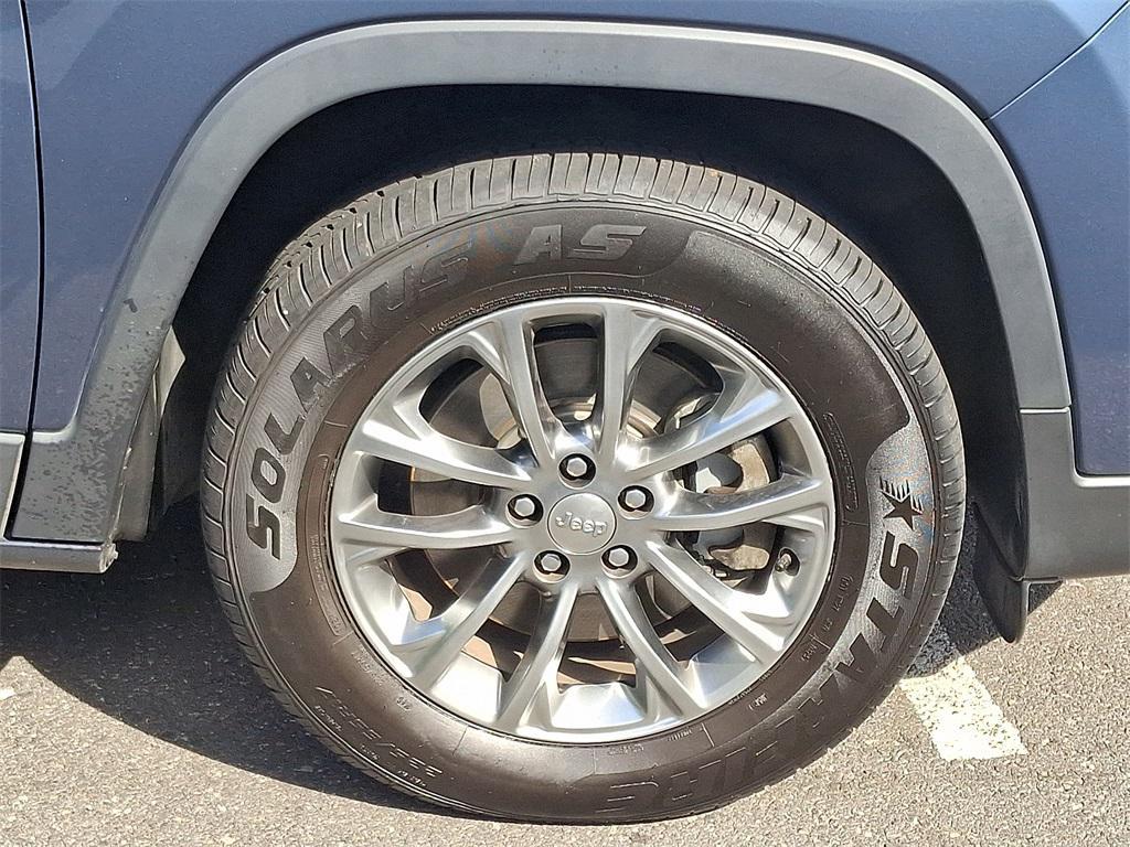 used 2021 Jeep Cherokee car, priced at $20,751