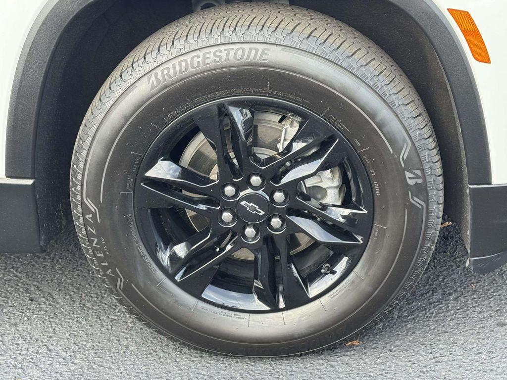 used 2022 Chevrolet Traverse car, priced at $27,495