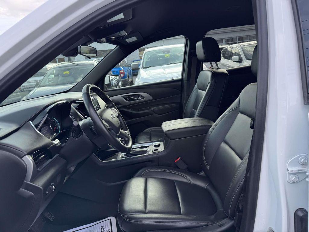 used 2022 Chevrolet Traverse car, priced at $27,495