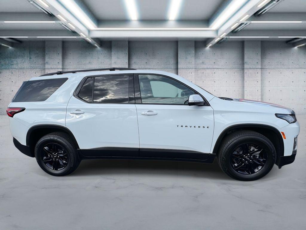used 2022 Chevrolet Traverse car, priced at $27,495