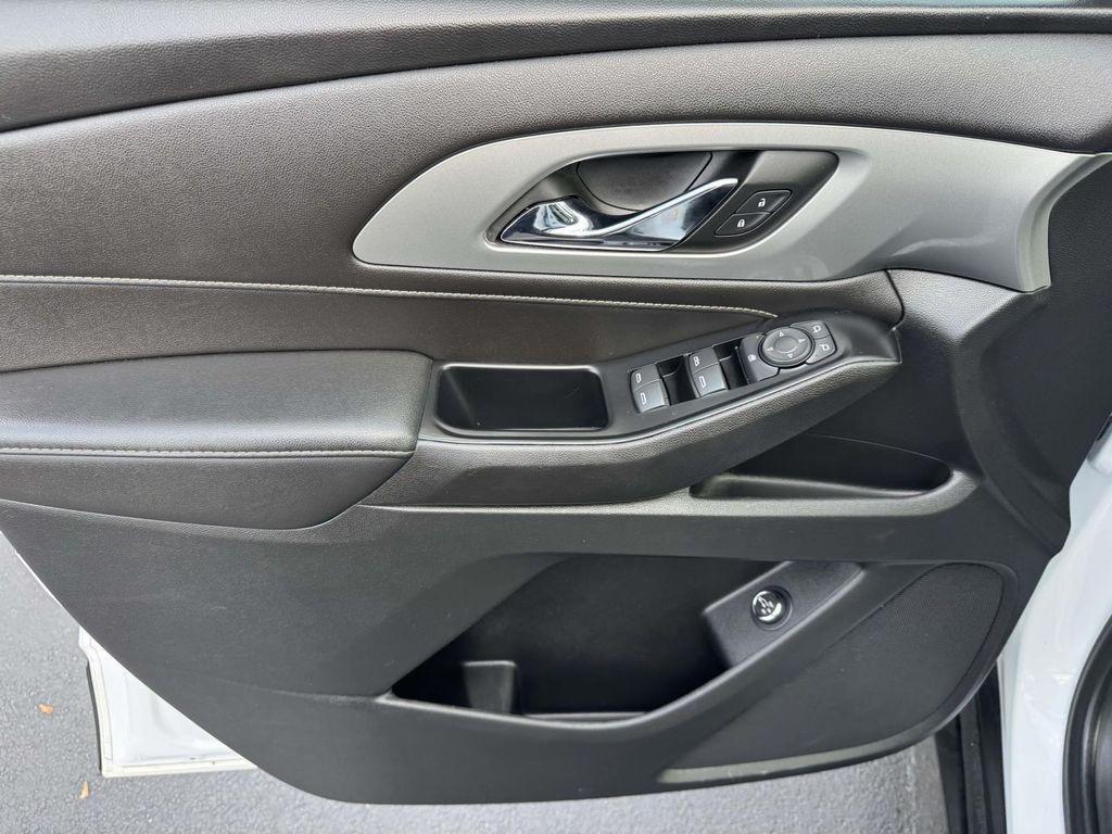 used 2022 Chevrolet Traverse car, priced at $27,495