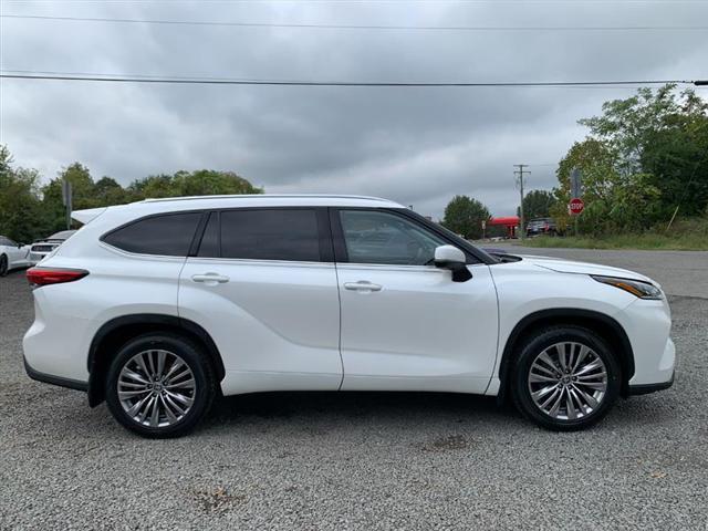 used 2021 Toyota Highlander car, priced at $35,995