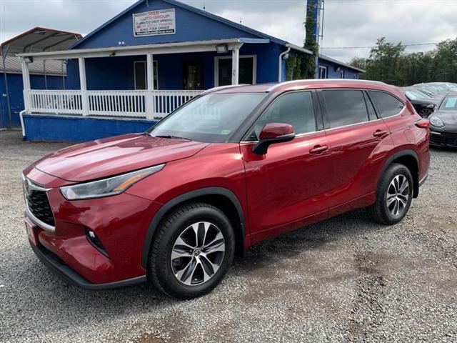 used 2021 Toyota Highlander car, priced at $31,995