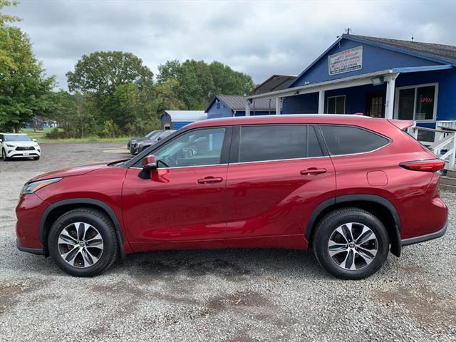 used 2021 Toyota Highlander car, priced at $31,995