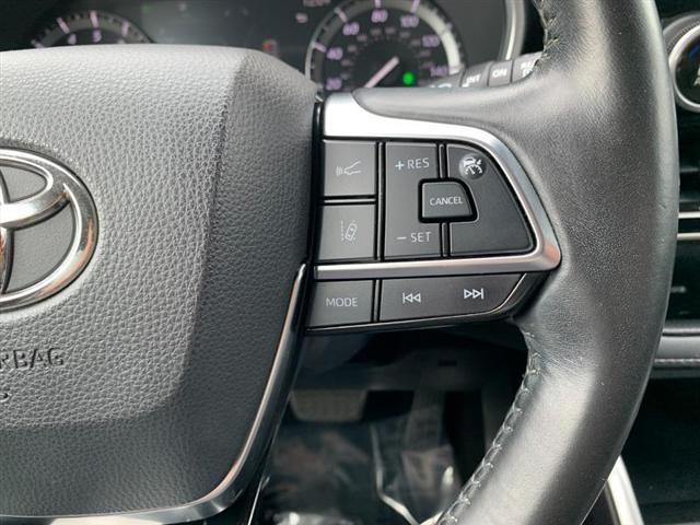 used 2021 Toyota Highlander car, priced at $29,995